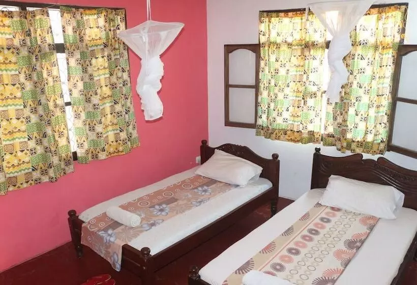 پانسیون Akogo House   Bnb , Hostel, Backpackers & Volunteer Center