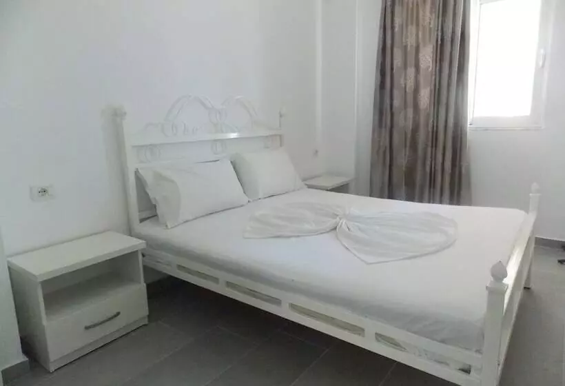 پانسیون Santa Paola Hotel   In Sarandë