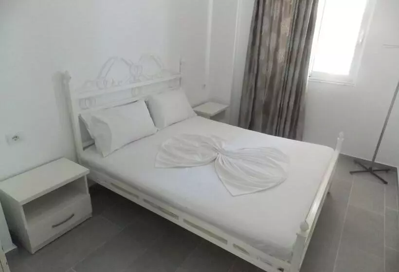 پانسیون Santa Paola Hotel   In Sarandë