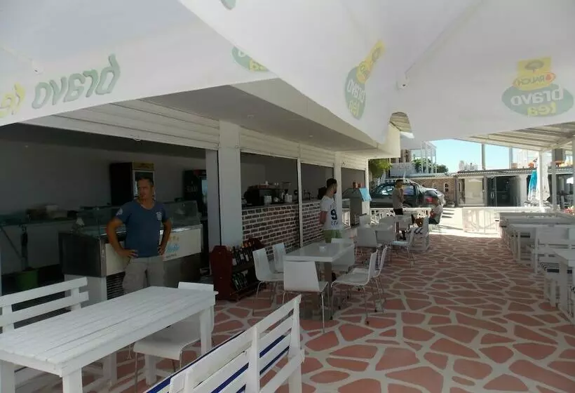 پانسیون Santa Paola Hotel   In Sarandë