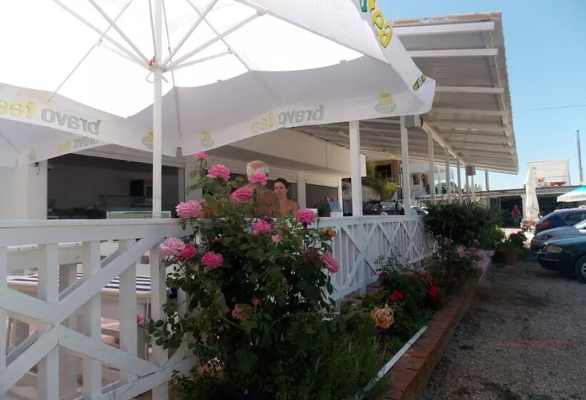 پانسیون Santa Paola Hotel   In Sarandë