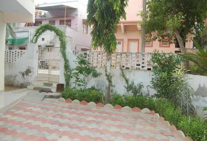 Aamiaismajoitus (B&B) Gurukrupa Bunglow