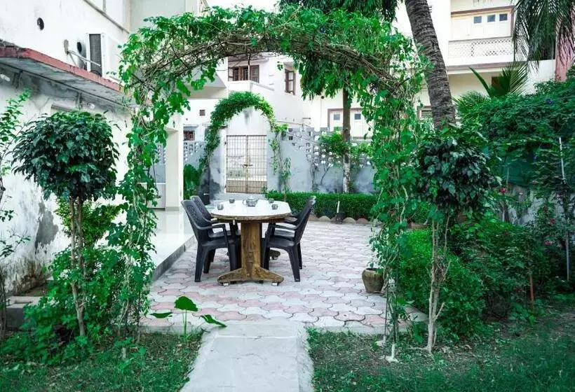 Aamiaismajoitus (B&B) Gurukrupa Bunglow