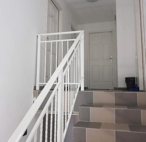 تختخواب و صبحانه Prenociste H2o