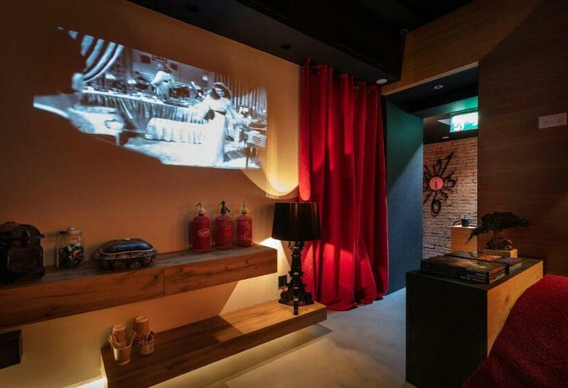 Отель Zrooms&suites Hostel Boutique