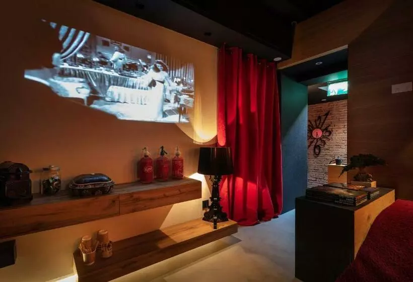 هتل Zrooms&suites Hostel Boutique