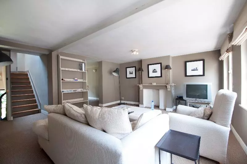 هتل Be&be Sablon 11