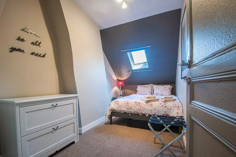 هتل Be&be Sablon 11