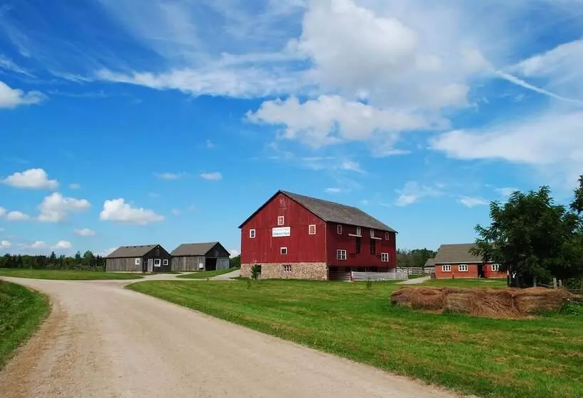 Отель Holiday Inn & Suites Oakville At Bronte, An Ihg