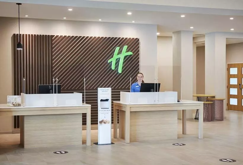 Отель Holiday Inn & Suites Oakville At Bronte, An Ihg