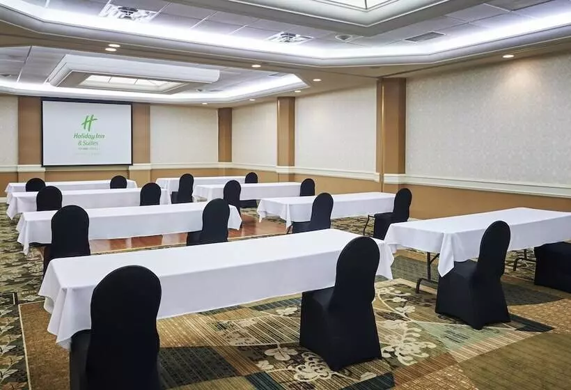 Отель Holiday Inn & Suites Oakville At Bronte, An Ihg