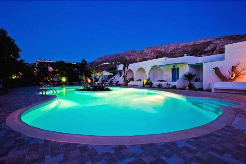 호텔 Lakki Village