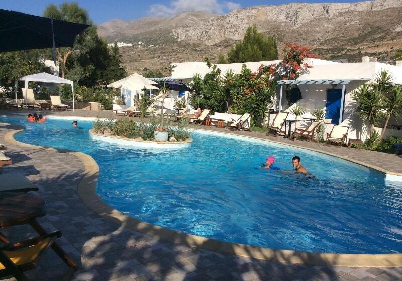 호텔 Lakki Village