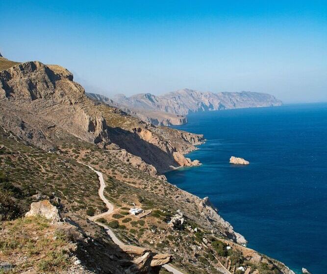 호텔 Lakki Village