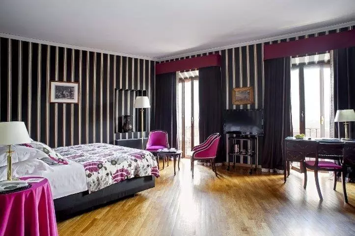 هتل Room Mate Isabella