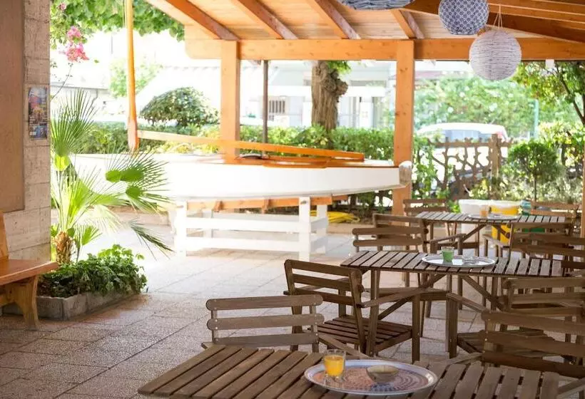 ホテル Saint Tropez   Pineto