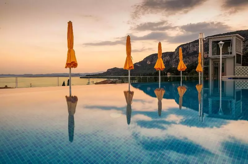 Sky Pool Hotel Sole Garda