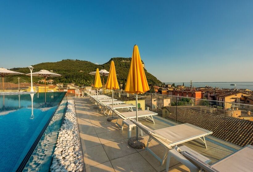 Sky Pool Hotel Sole Garda