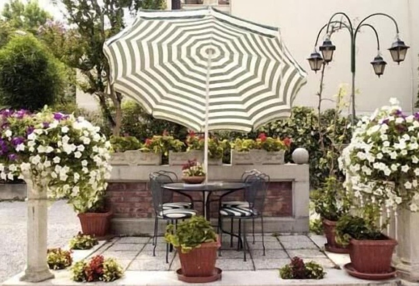 Отель Villa Albertina