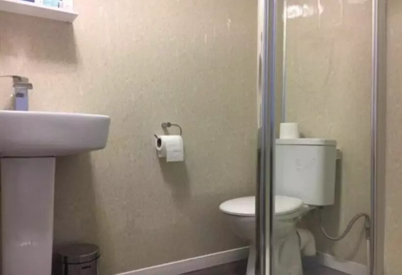 The Huddersfield Hotel