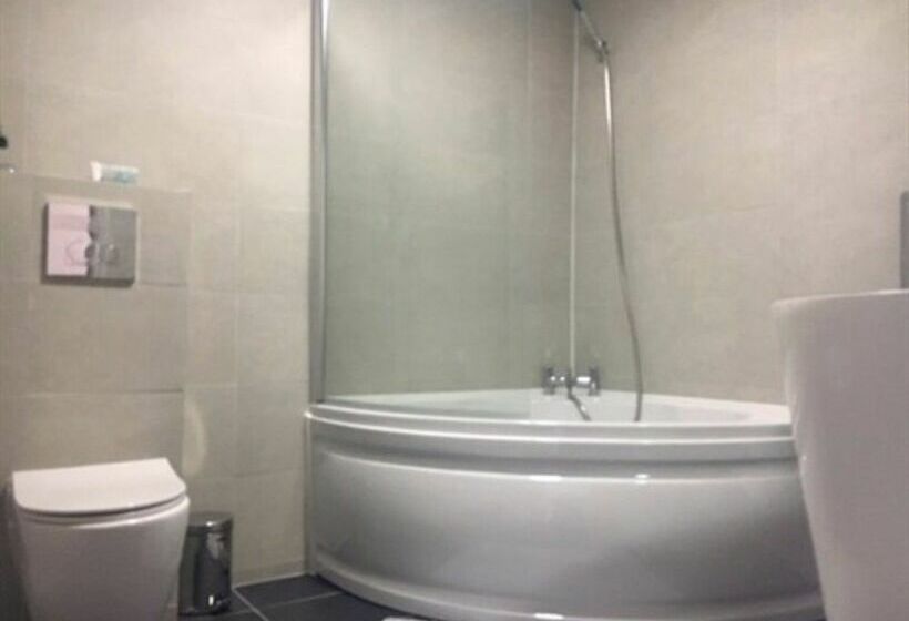 The Huddersfield Hotel