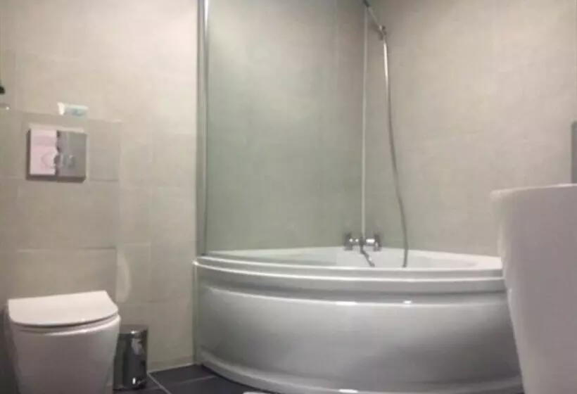 The Huddersfield Hotel