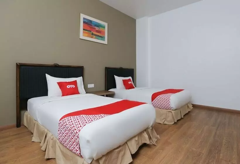 Hotelli Oyo 89915 East Mount