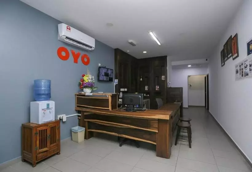 Hotelli Oyo 89915 East Mount