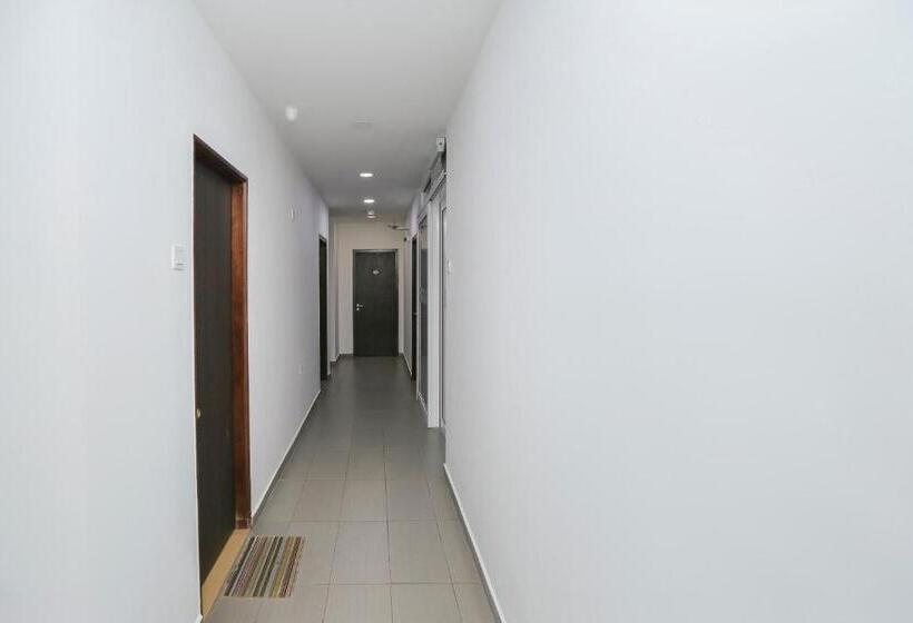 Hotel Oyo 89915 East Mount