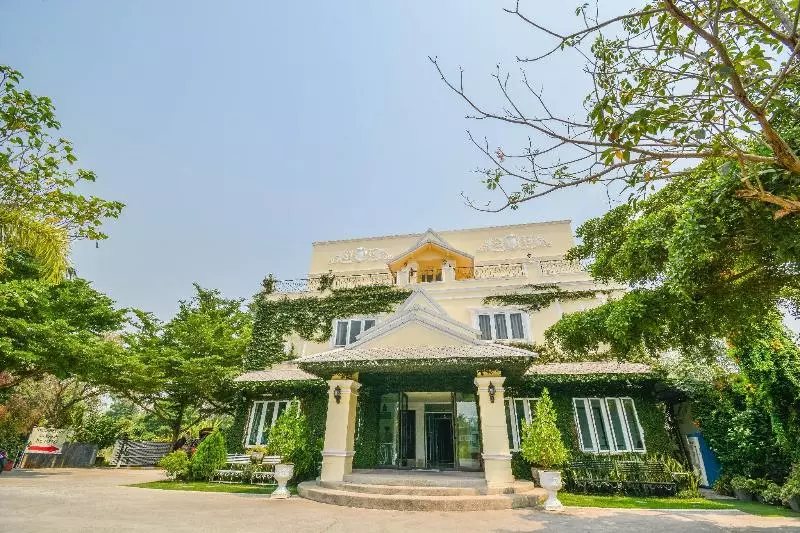 هتل The Target Residence