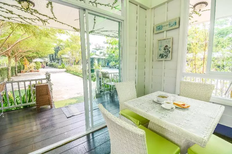 هتل The Target Residence