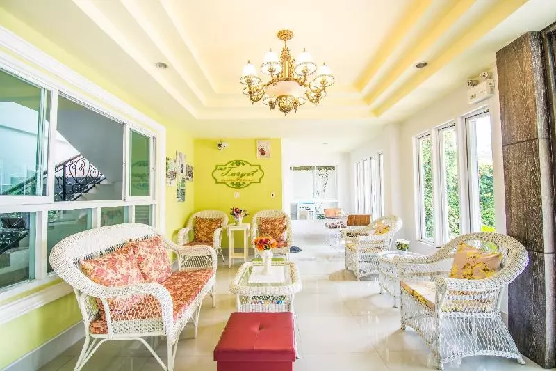 هتل The Target Residence