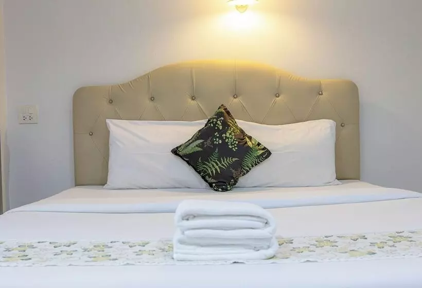 هتل The Target Residence