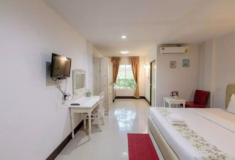 هتل The Target Residence