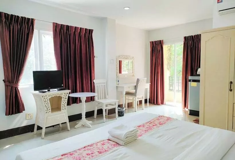 هتل The Target Residence