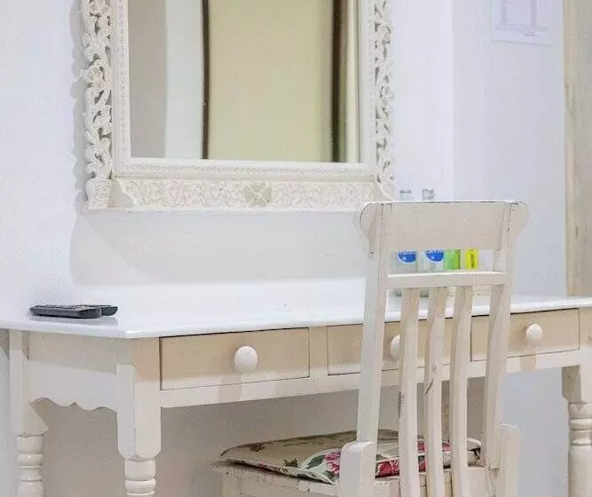 هتل The Target Residence