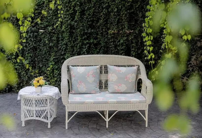 هتل The Target Residence