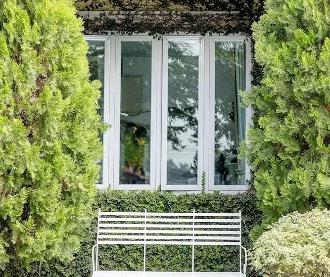 هتل The Target Residence