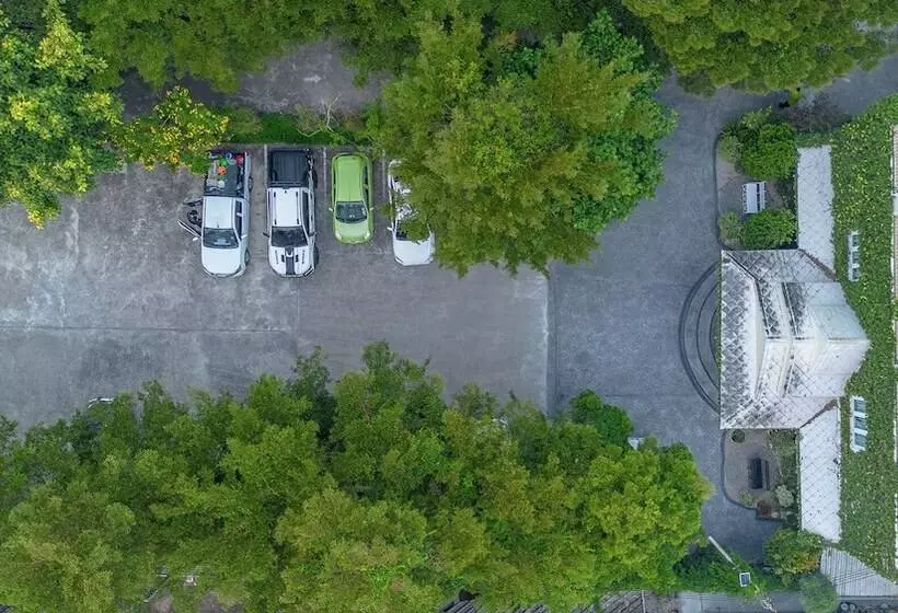 هتل The Target Residence