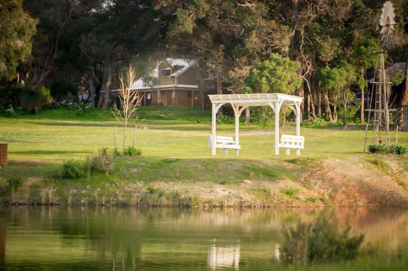 فندق Woodstone Cottages