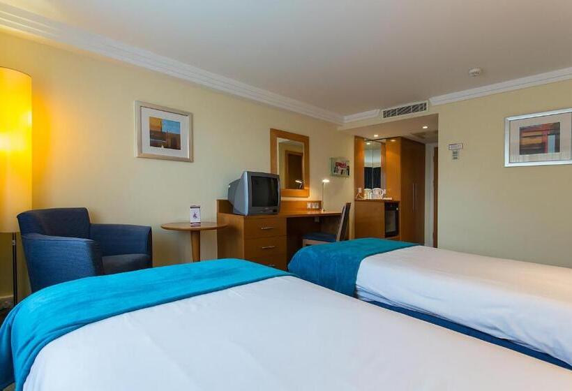 هتل Britannia Leeds Bradford Airport