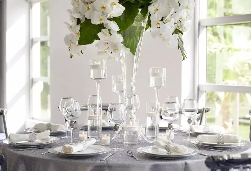 Cadillac Hotel & Beach Club, Autograph Collection