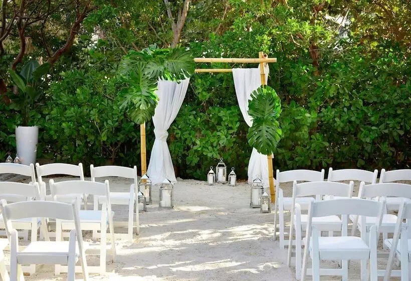 Cadillac Hotel & Beach Club, Autograph Collection