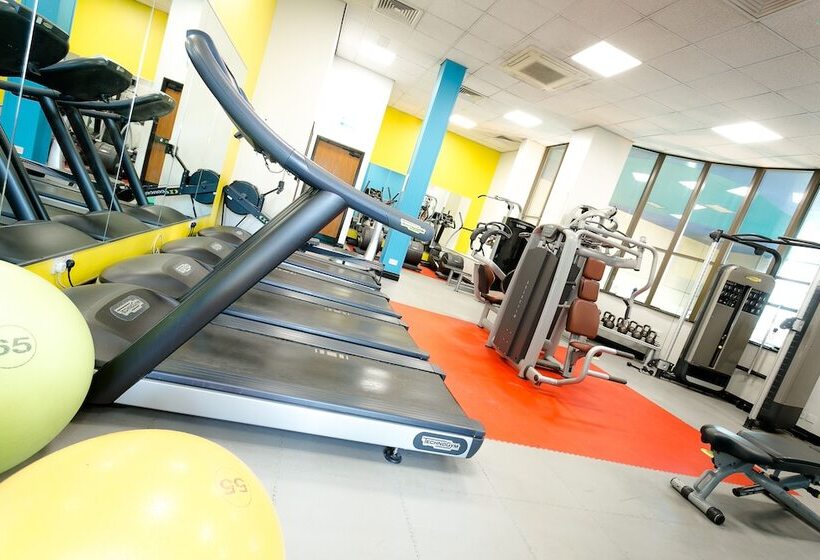 هتل Cedar Court Bradford