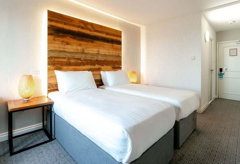 هتل Cedar Court Bradford