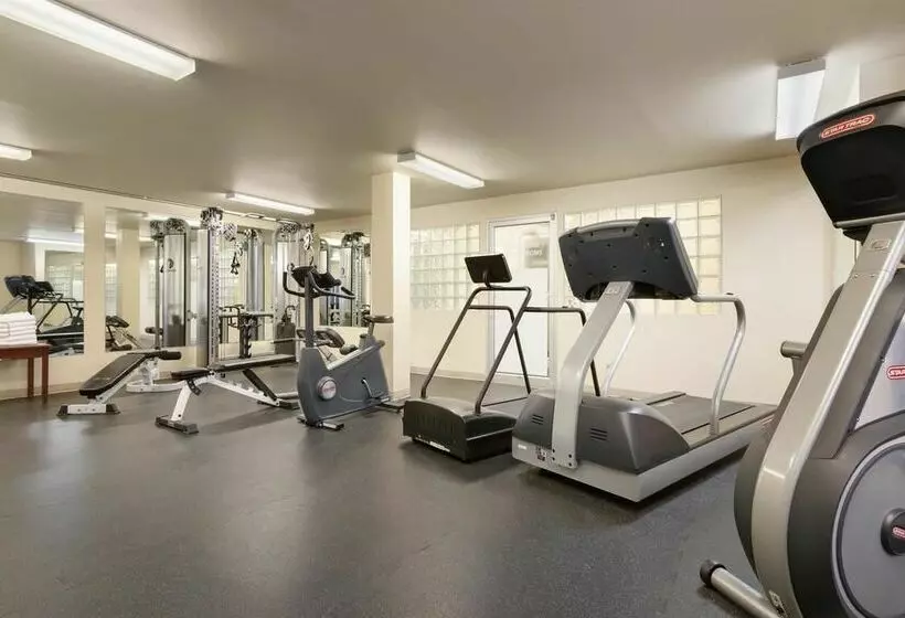 酒店 Coast Fraser Tower