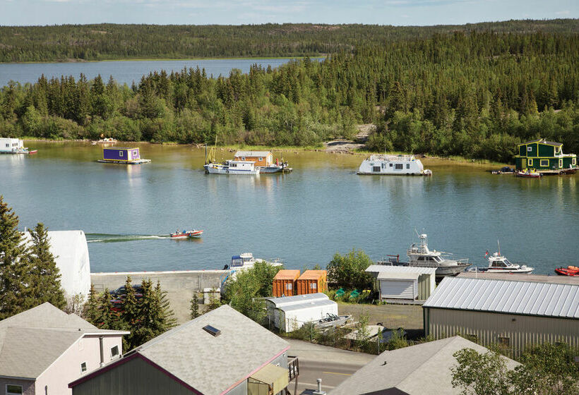 فندق Coast Fraser Tower