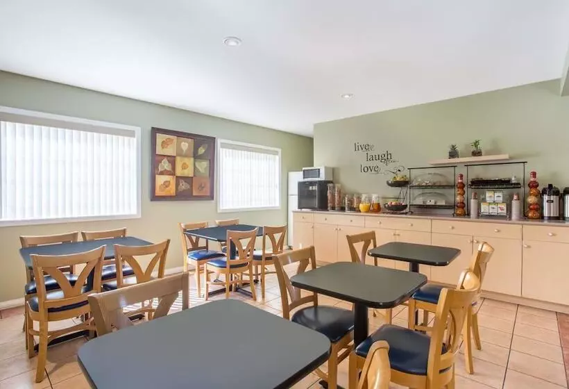 호텔 Grand Forks Inn