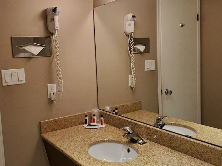 בית מלון כפרי Grand Forks Inn