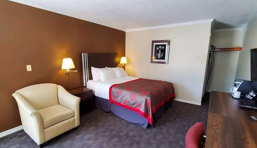 호텔 Grand Forks Inn